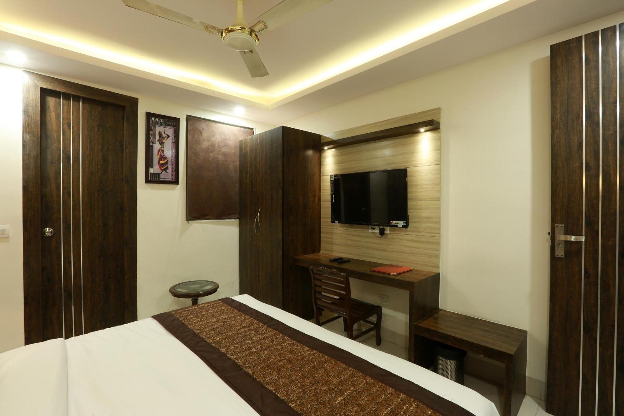 Airport Delhi Aerocity Inn Plaza Nova Deli Exterior foto